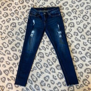 KanCan size 9(28) mid rise skinny